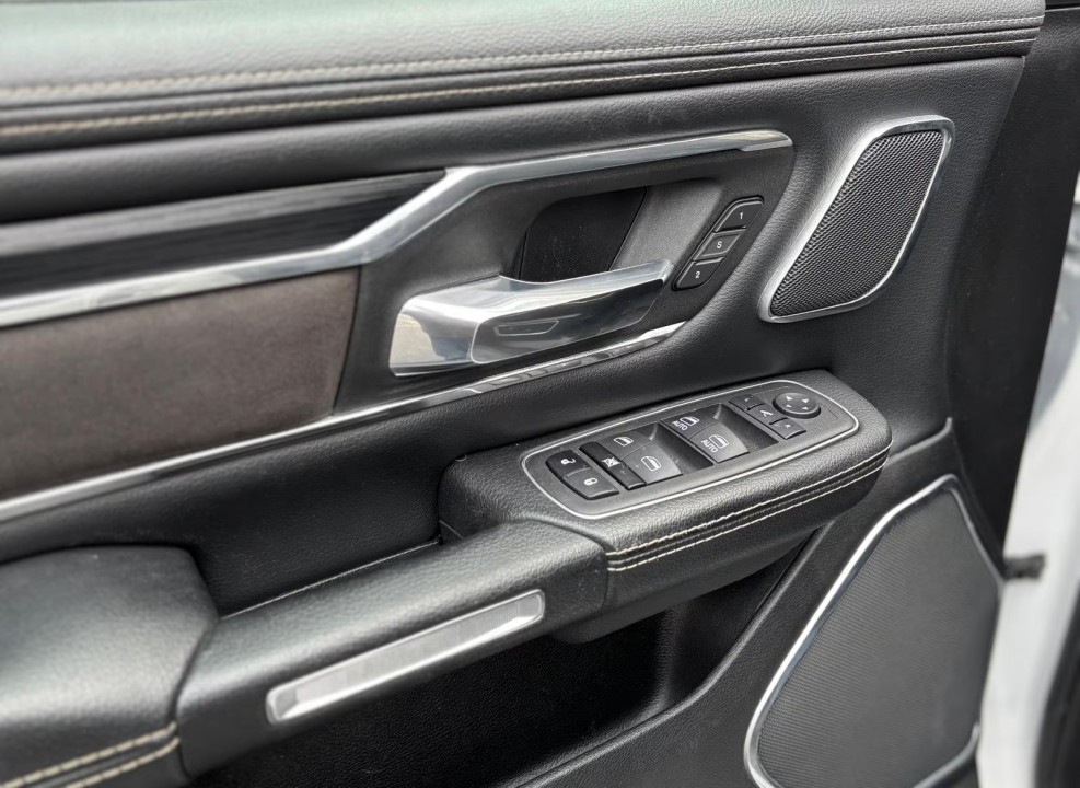Dodge RAM 1500 Laramie - foto 24