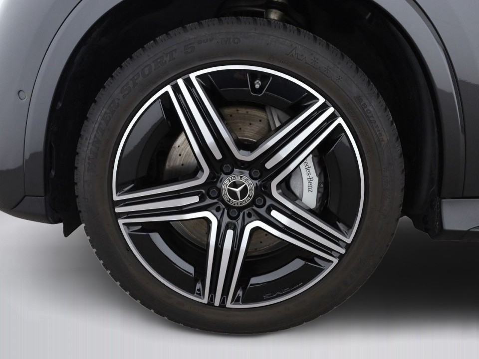 Mercedes-Benz GLC 300 4MATIC - foto 29