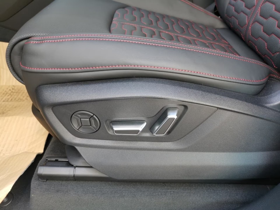 Audi RS Q8 - foto 35