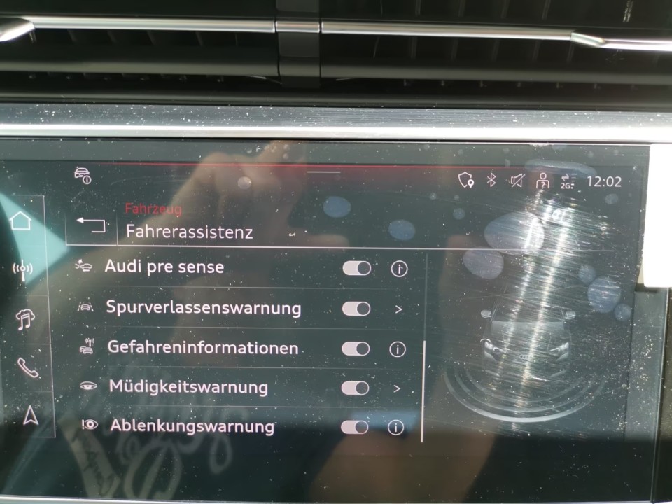 Audi RS Q8 - foto 18