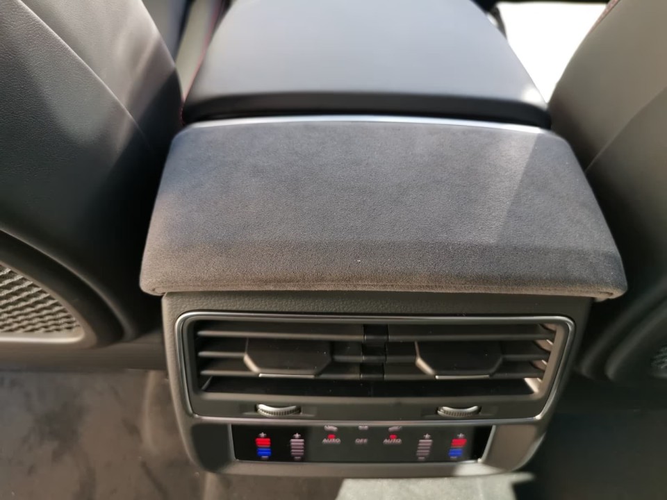 Audi RS Q8 - foto 21