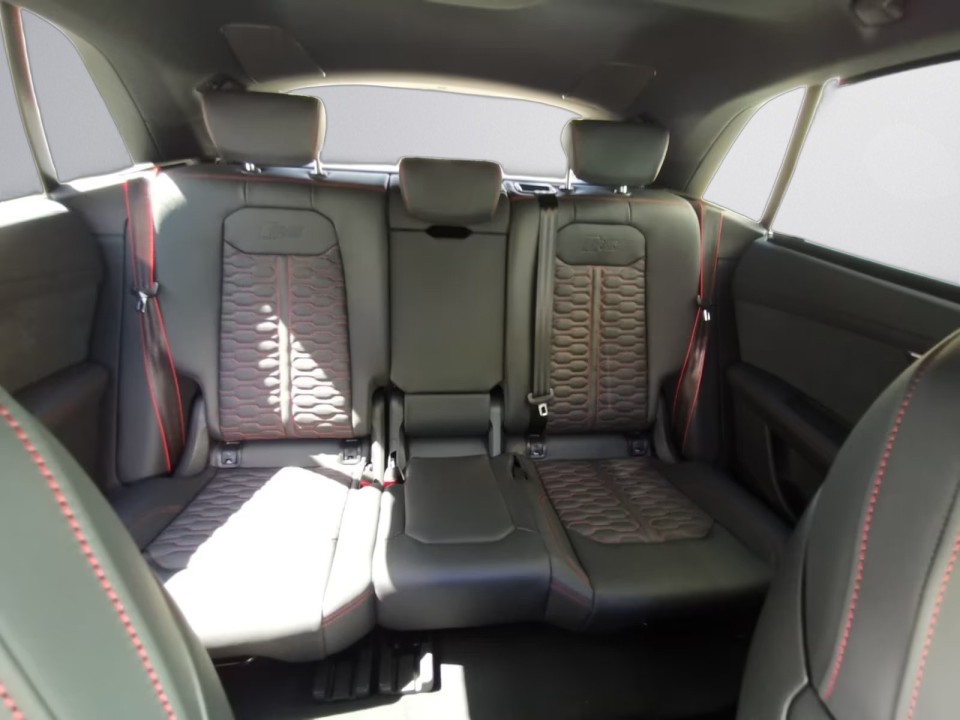 Audi RS Q8 - foto 23