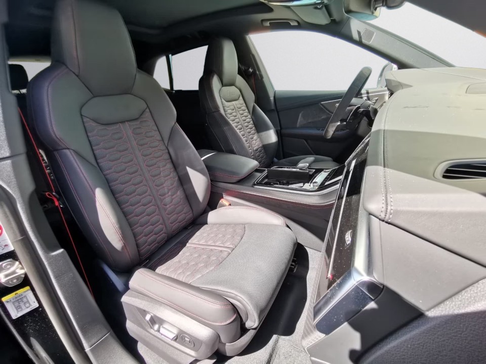 Audi RS Q8 - foto 12