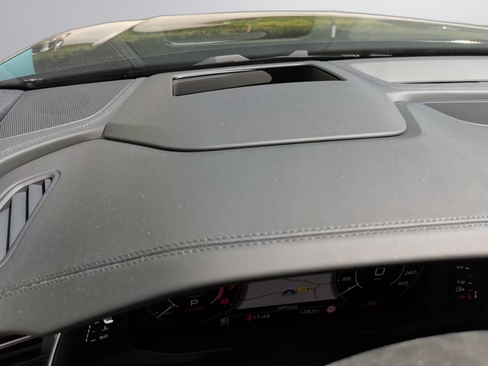 Audi RS Q8 - foto 19