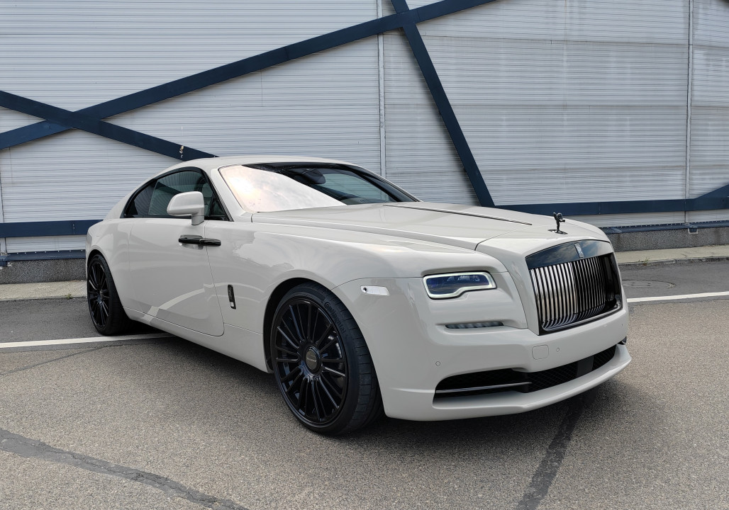 Rolls-Royce Wraith 6.6 V12 Black Badge + Mansory