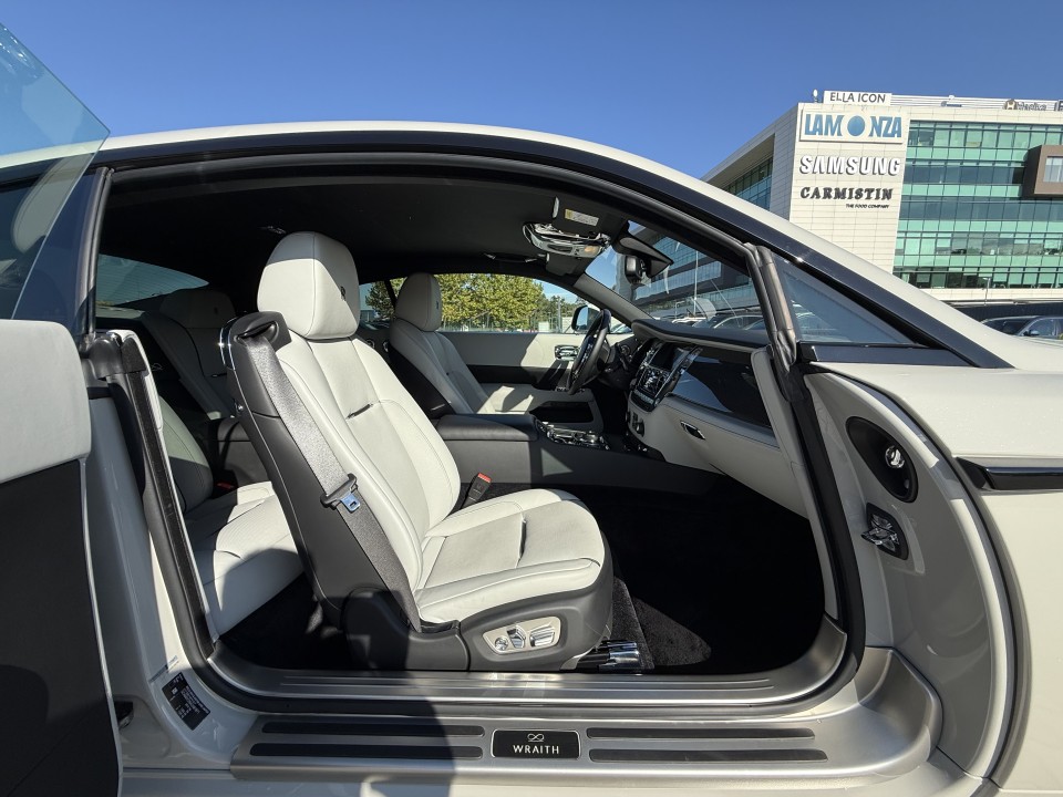 Rolls-Royce Wraith 6.6 V12 Black Badge + Mansory - foto 13