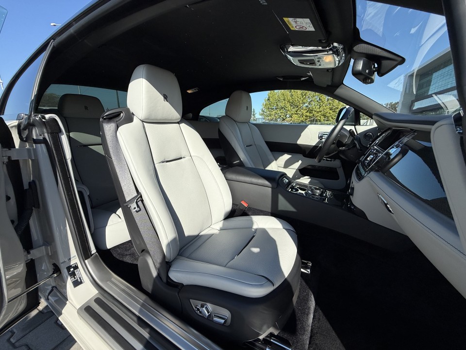 Rolls-Royce Wraith 6.6 V12 Black Badge + Mansory - foto 15