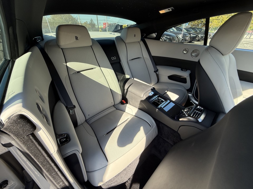 Rolls-Royce Wraith 6.6 V12 Black Badge + Mansory - foto 16