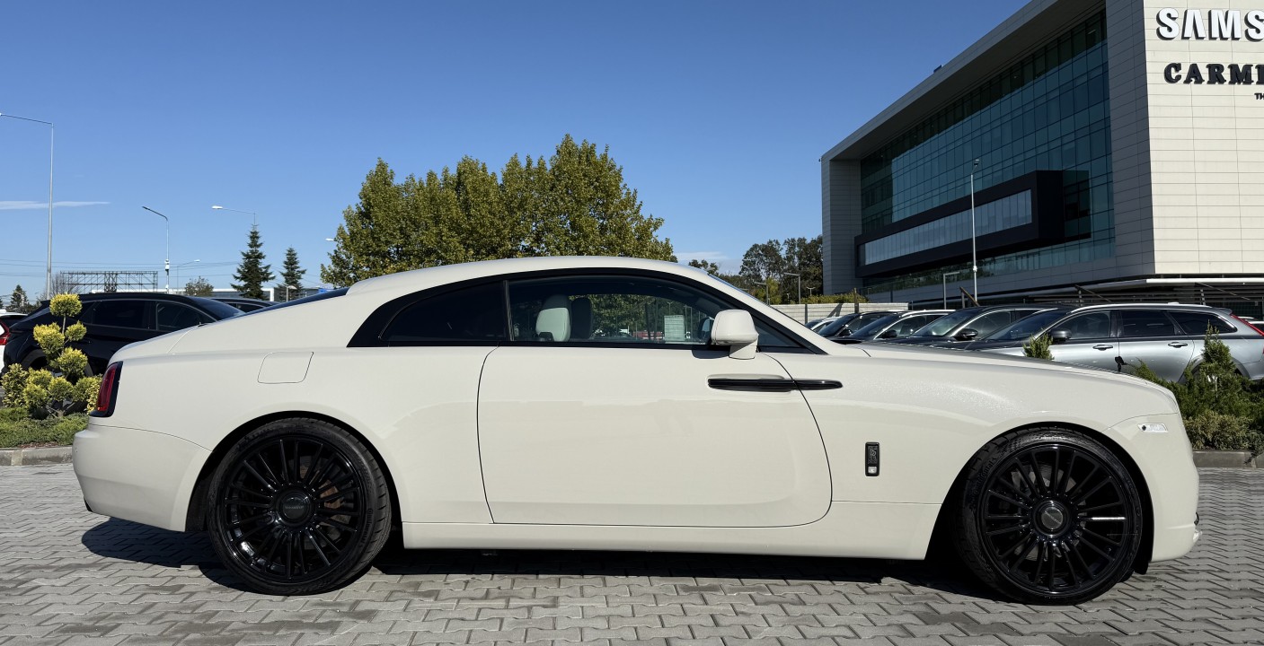 Rolls-Royce Wraith 6.6 V12 Black Badge + Mansory (2)