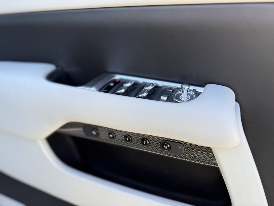 Rolls-Royce Wraith 6.6 V12 Black Badge + Mansory - foto 27