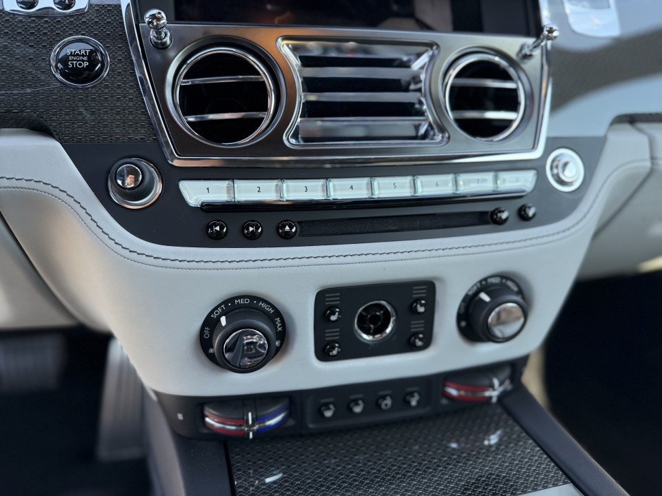 Rolls-Royce Wraith 6.6 V12 Black Badge + Mansory - foto 23