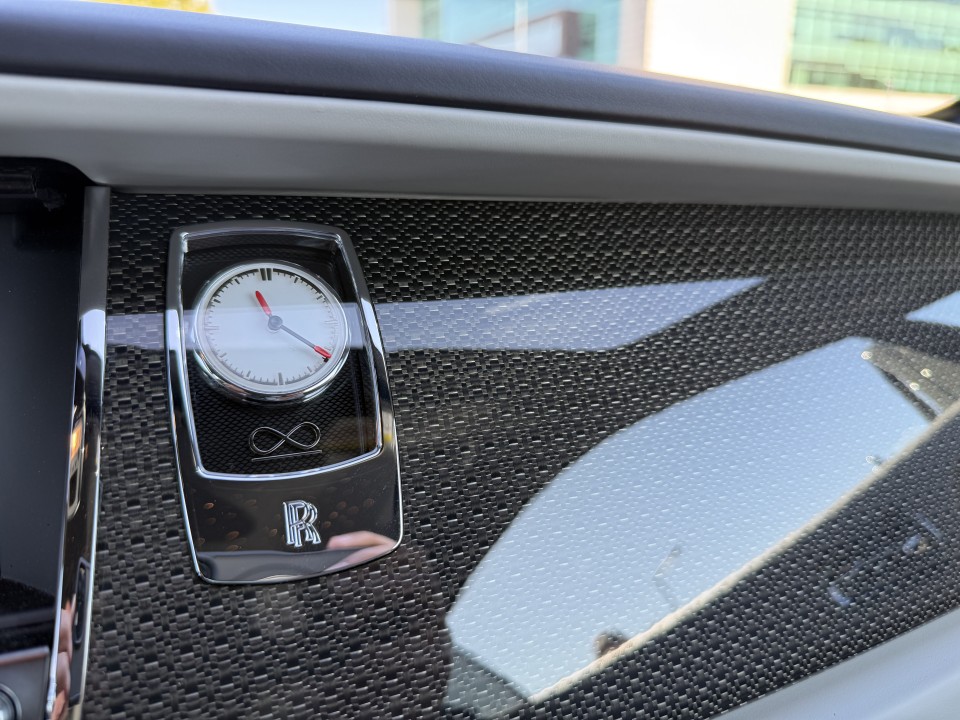 Rolls-Royce Wraith 6.6 V12 Black Badge + Mansory - foto 25