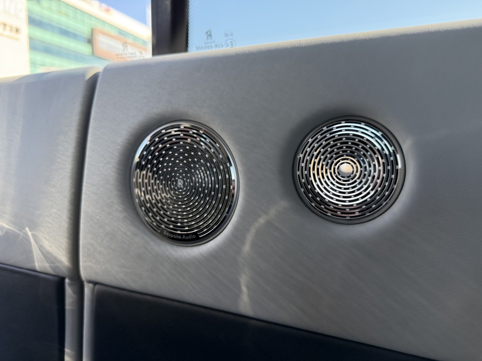 Rolls-Royce Wraith 6.6 V12 Black Badge + Mansory - foto 26