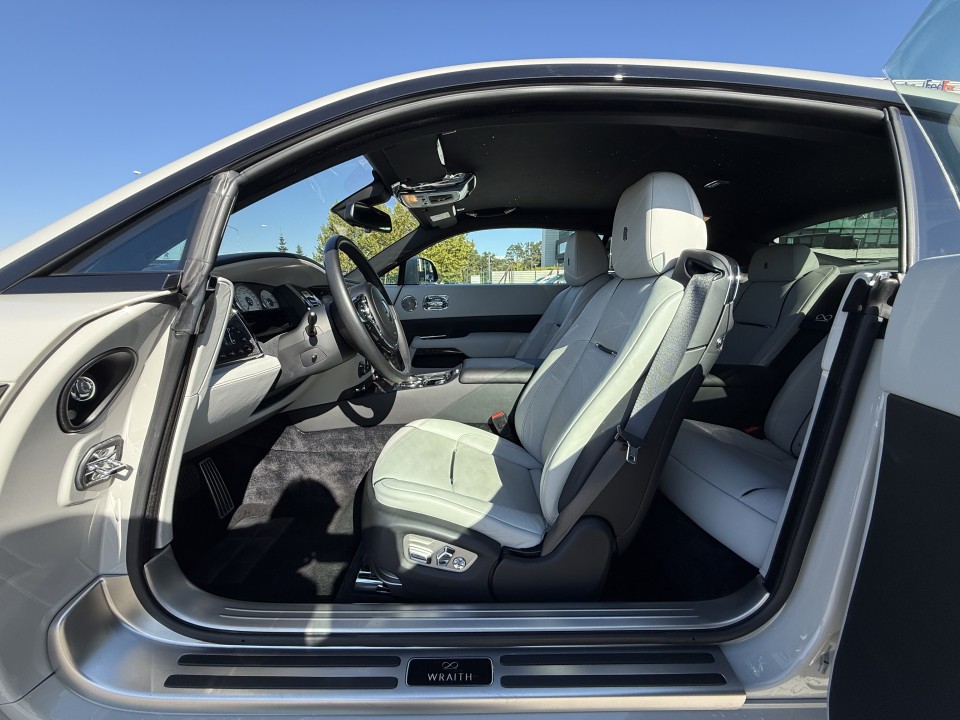 Rolls-Royce Wraith 6.6 V12 Black Badge + Mansory - foto 9