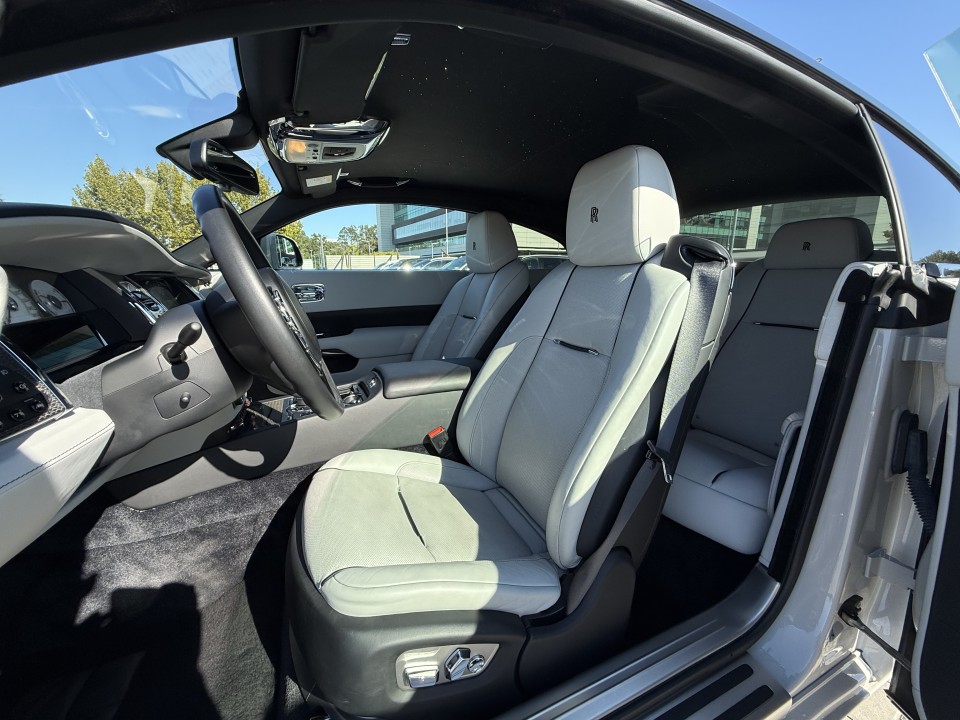 Rolls-Royce Wraith 6.6 V12 Black Badge + Mansory - foto 10