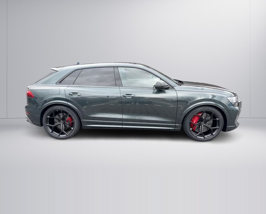 Audi RS Q8 (3)