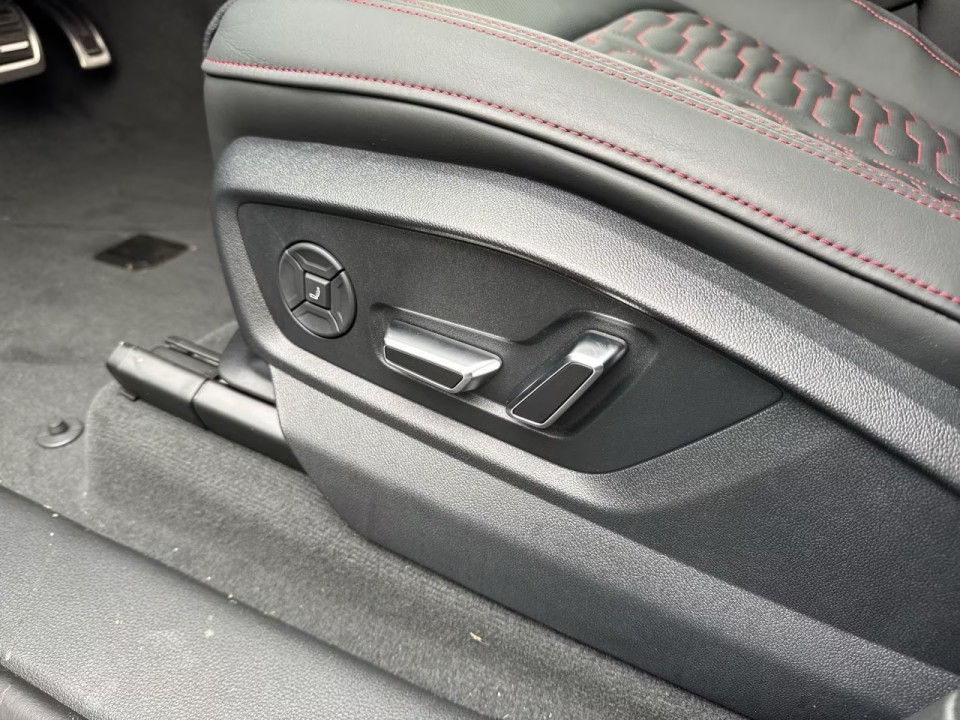Audi RS Q8 - foto 28