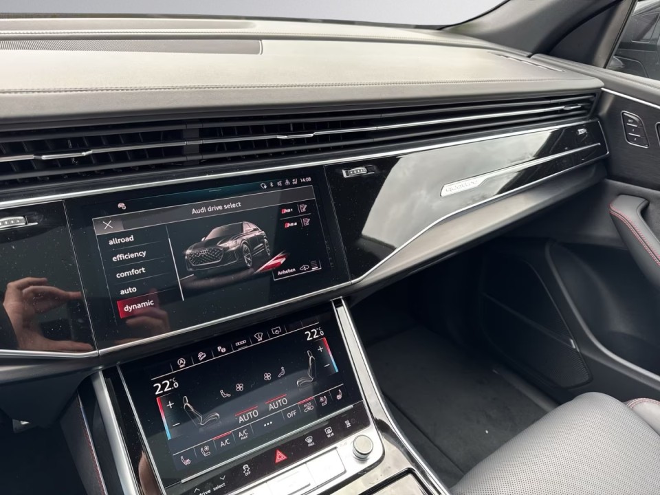 Audi RS Q8 - foto 22