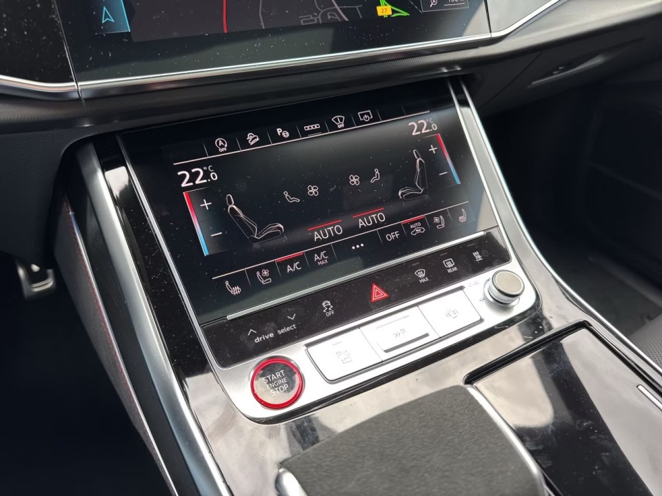 Audi RS Q8 - foto 23