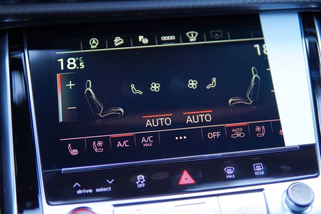 Audi RS Q8 - foto 15