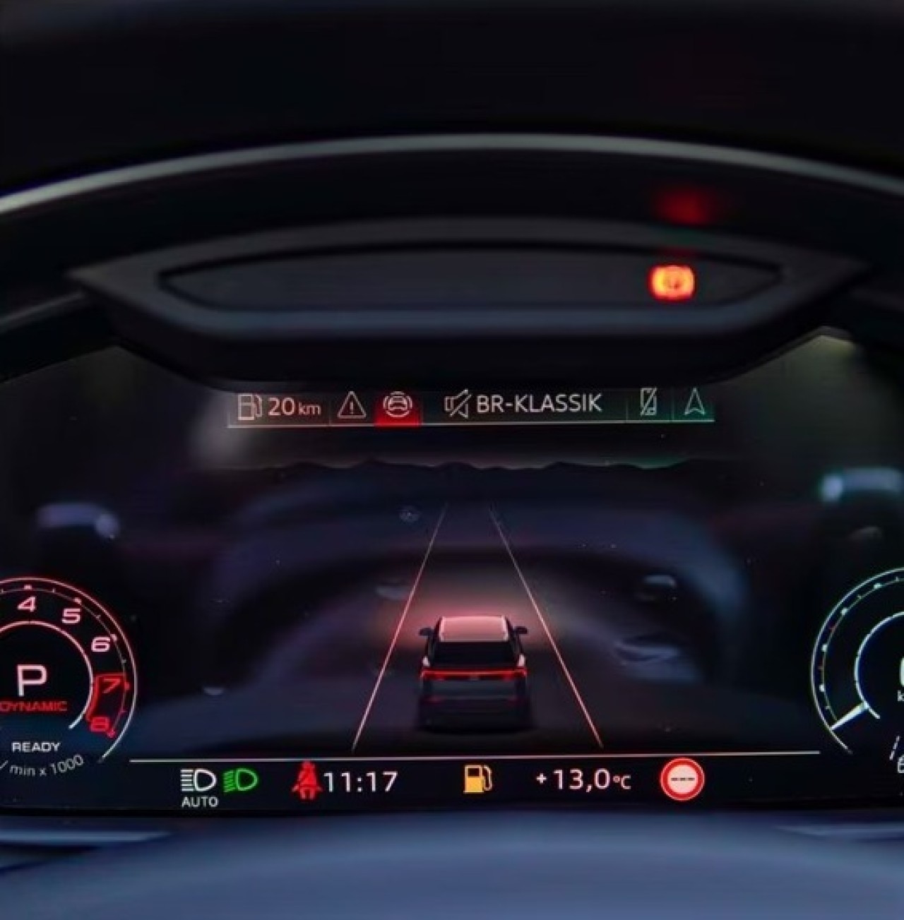 Audi RS Q8 - foto 12