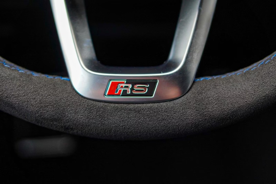Audi RS Q8 (4)