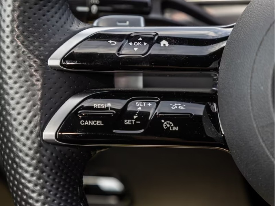 Mercedes-Benz CLE 300 4MATIC Cabrio AMG - foto 13