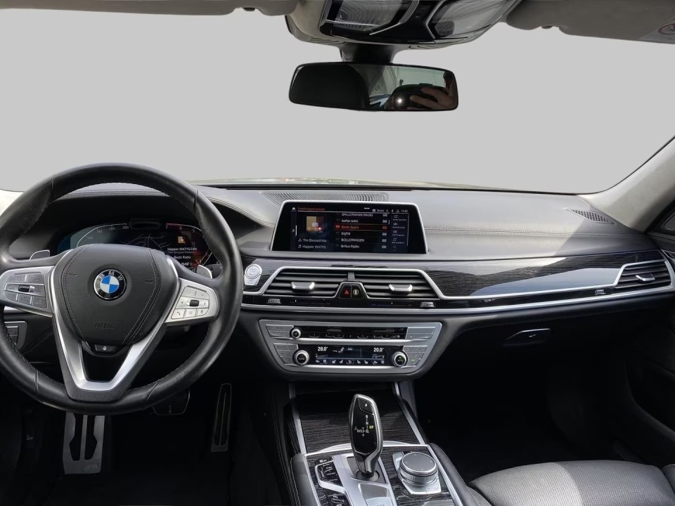 BMW Seria 7 750i xDrive M-Sport - foto 6