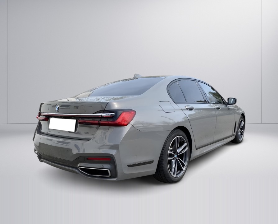 BMW Seria 7 750i xDrive M-Sport (2)