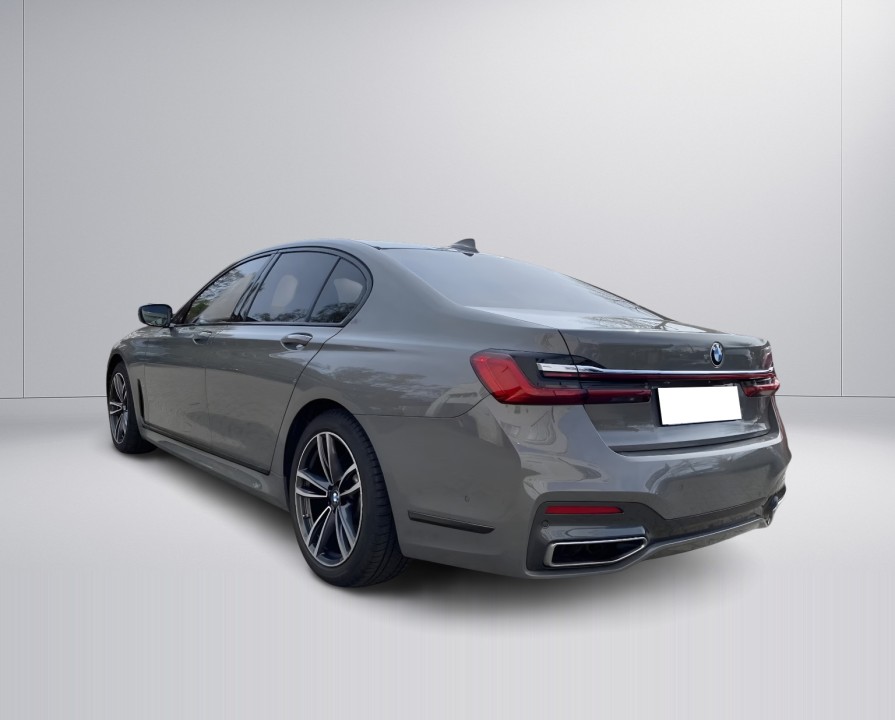 BMW Seria 7 750i xDrive M-Sport (3)
