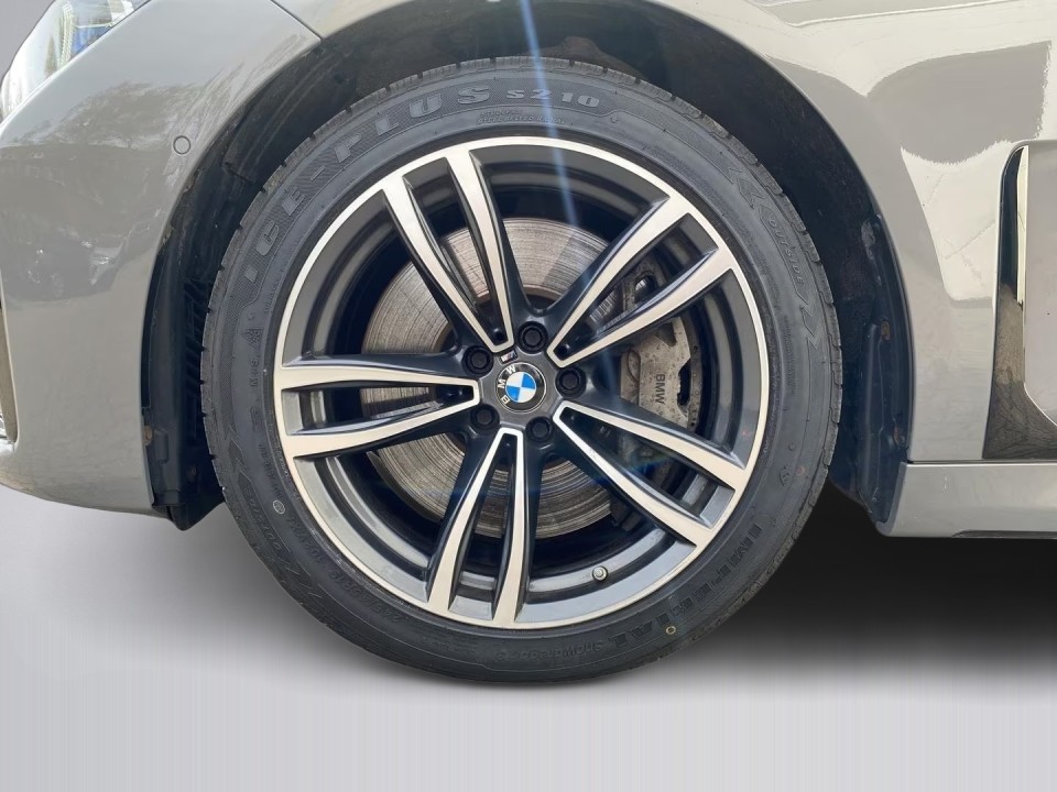 BMW Seria 7 750i xDrive M-Sport - foto 23