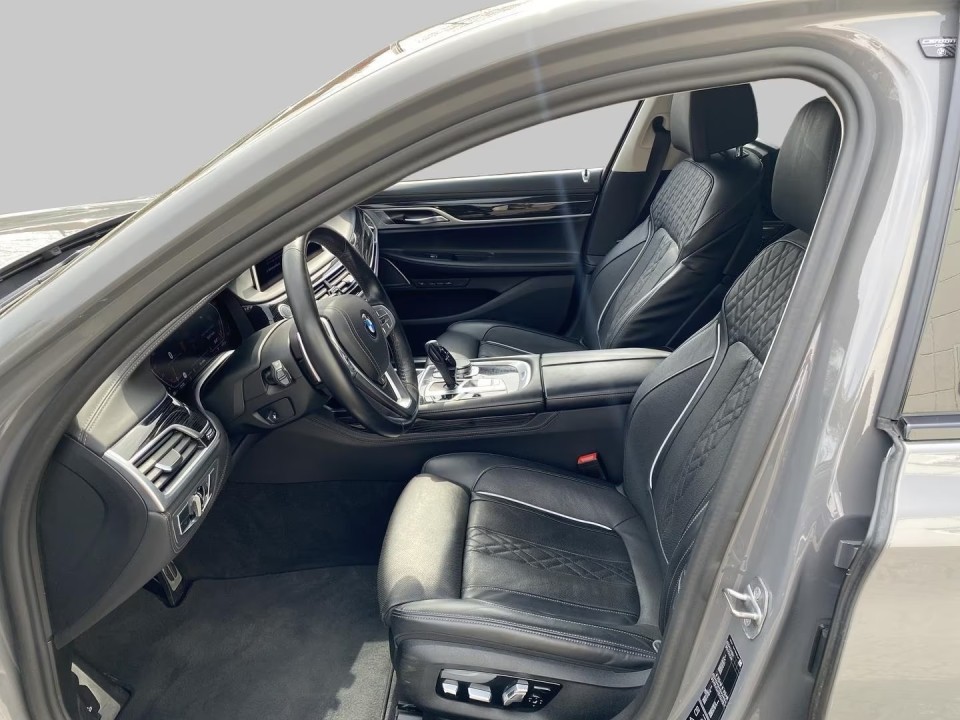 BMW Seria 7 750i xDrive M-Sport - foto 8