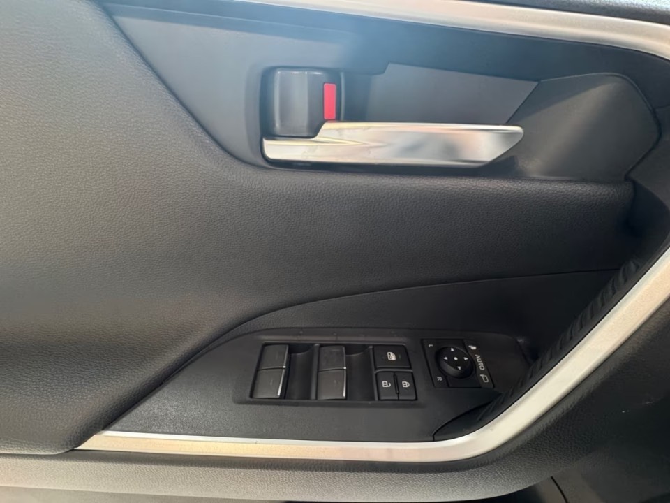 Toyota RAV4 - foto 17