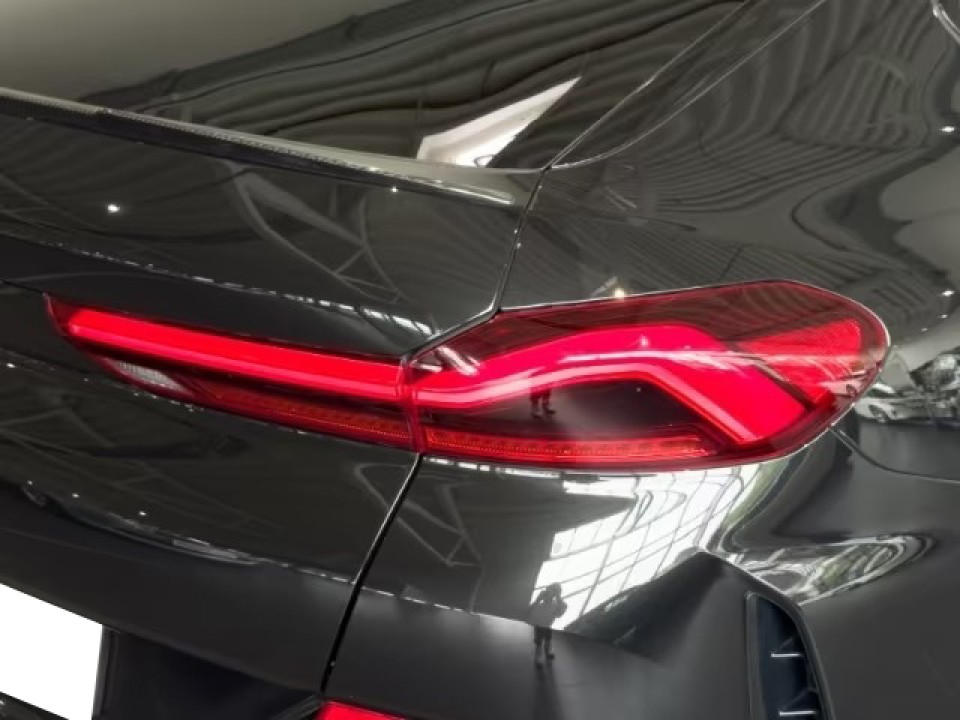 BMW X6 M50i xDrive - foto 18