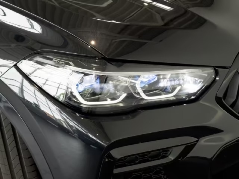 BMW X6 M50i xDrive - foto 17