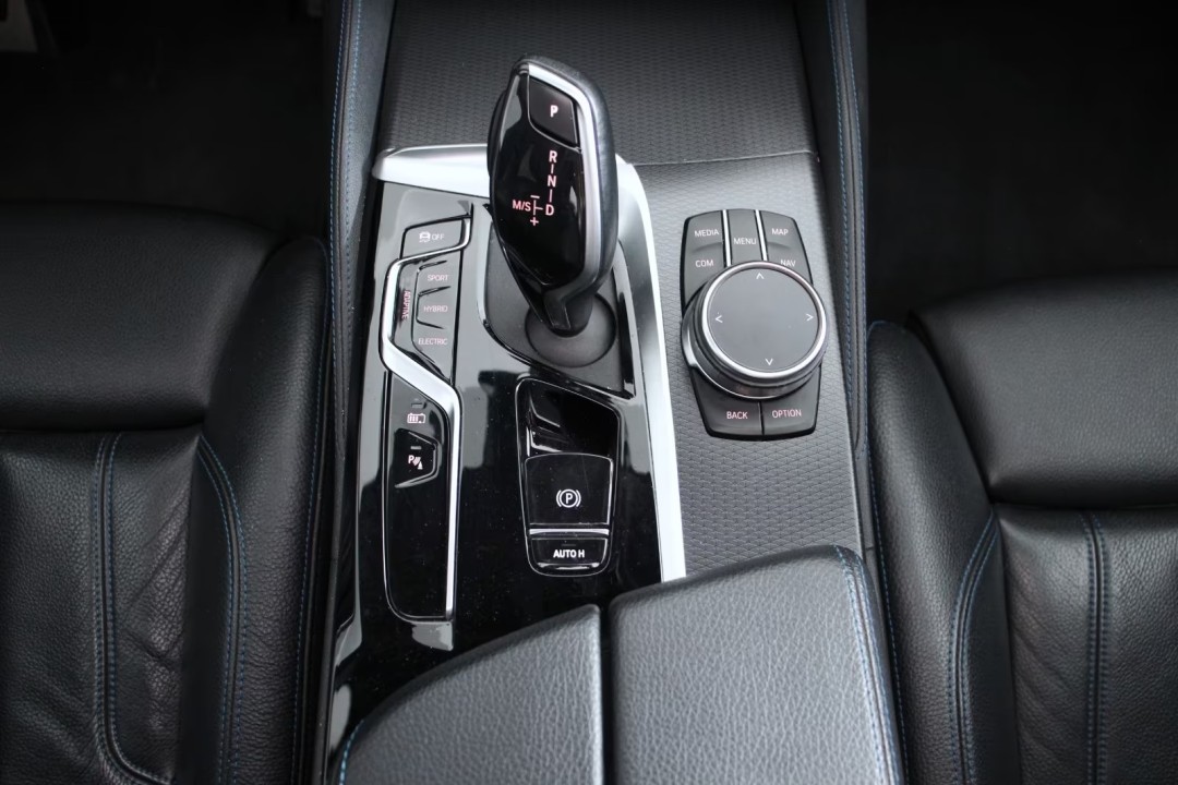 BMW Seria 5 545e xDrive M-Sport - foto 13