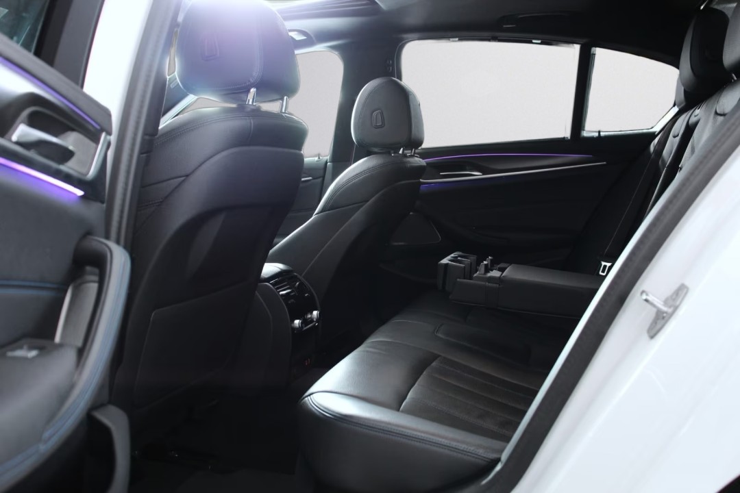 BMW Seria 5 545e xDrive M-Sport - foto 21