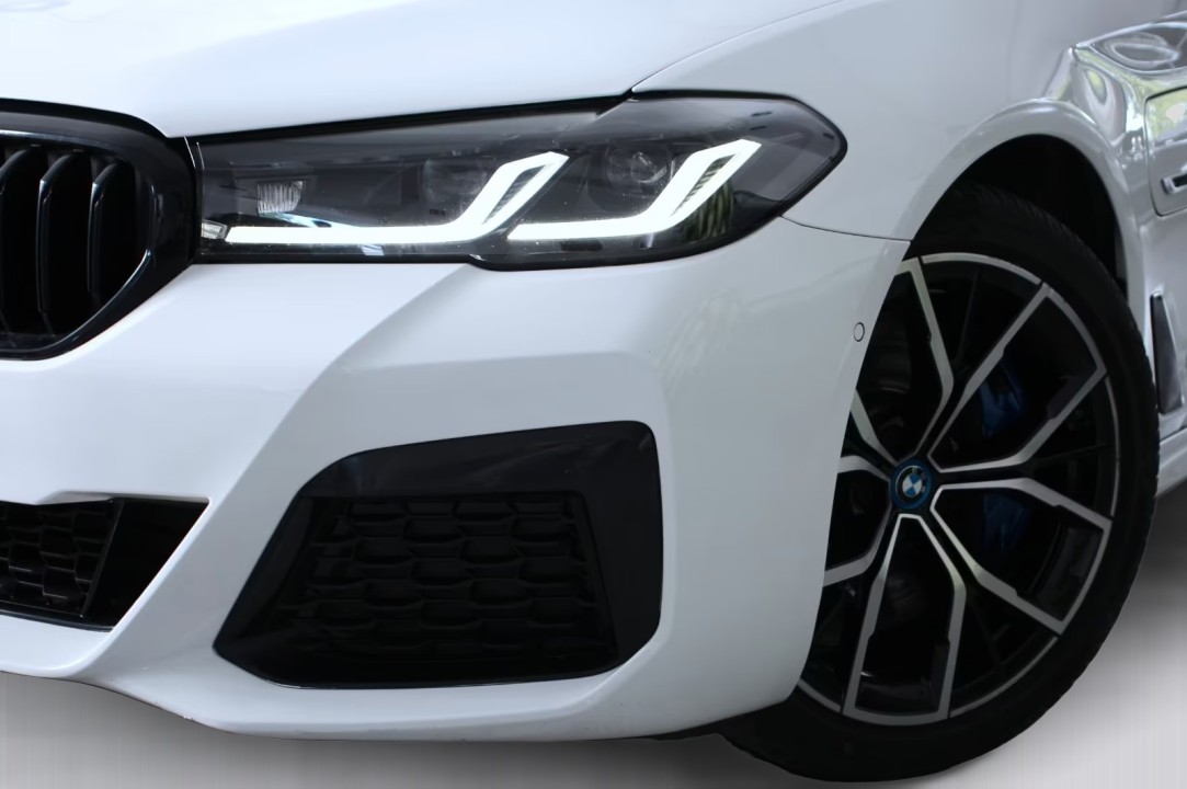 BMW Seria 5 545e xDrive M-Sport - foto 25
