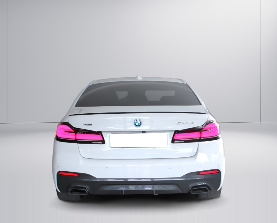 BMW Seria 5 545e xDrive M-Sport (3)
