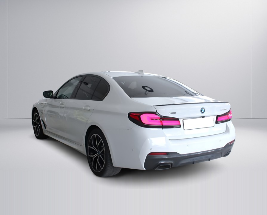 BMW Seria 5 545e xDrive M-Sport (4)
