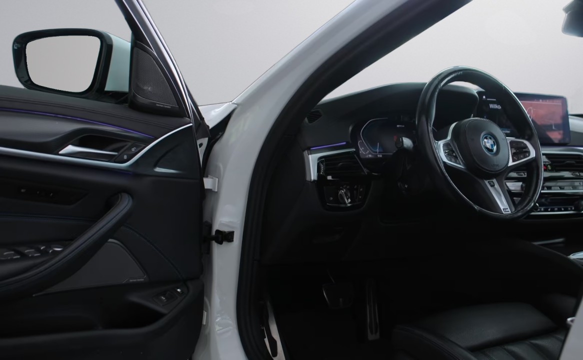 BMW Seria 5 545e xDrive M-Sport - foto 11