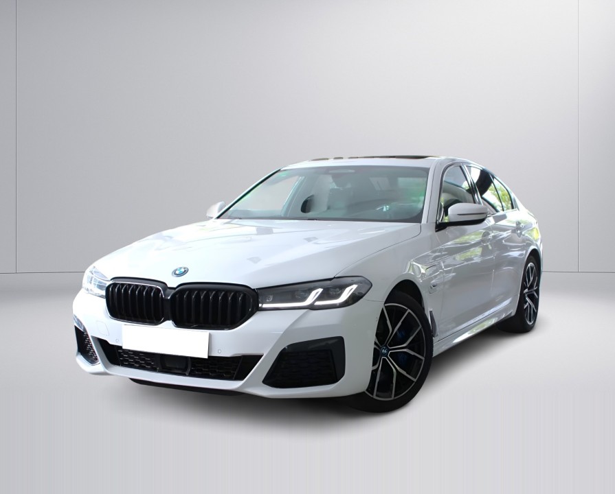 BMW Seria 5 545e xDrive M-Sport (5)