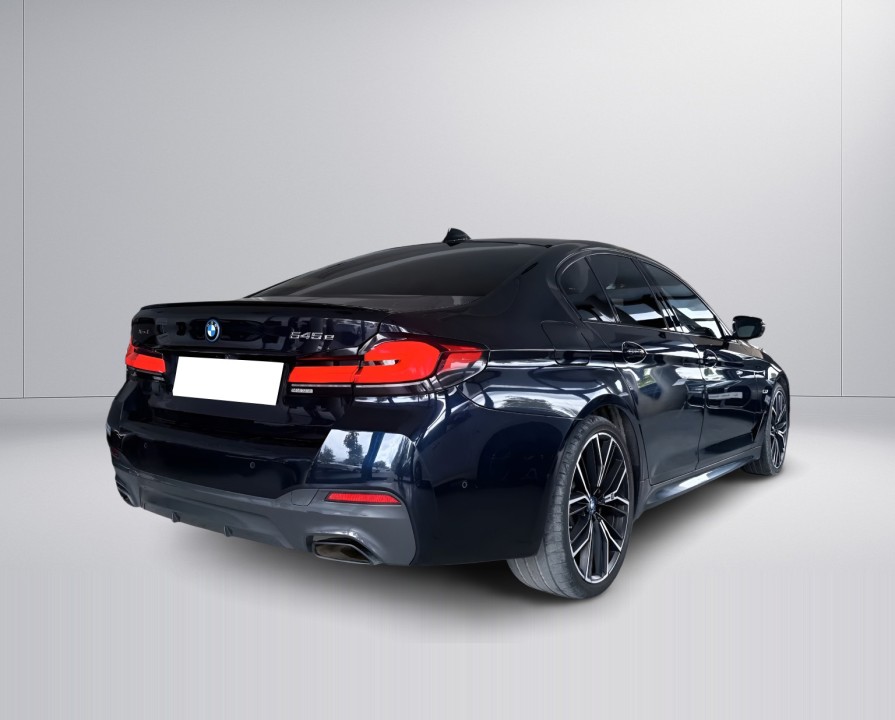 BMW Seria 5 545e xDrive M Sport (2)