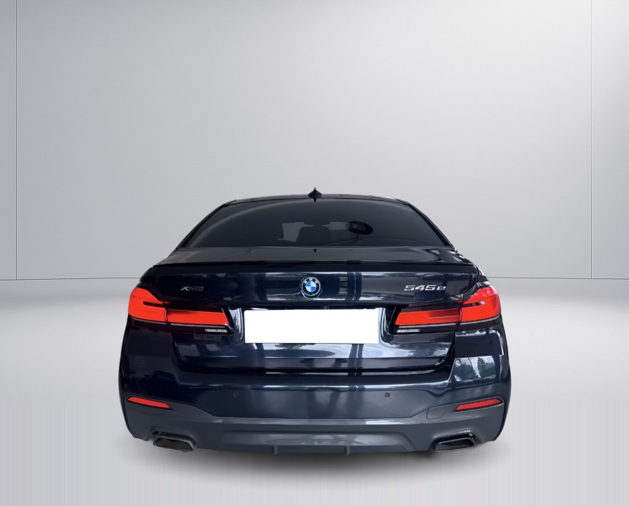 BMW Seria 5 545e xDrive M Sport (3)