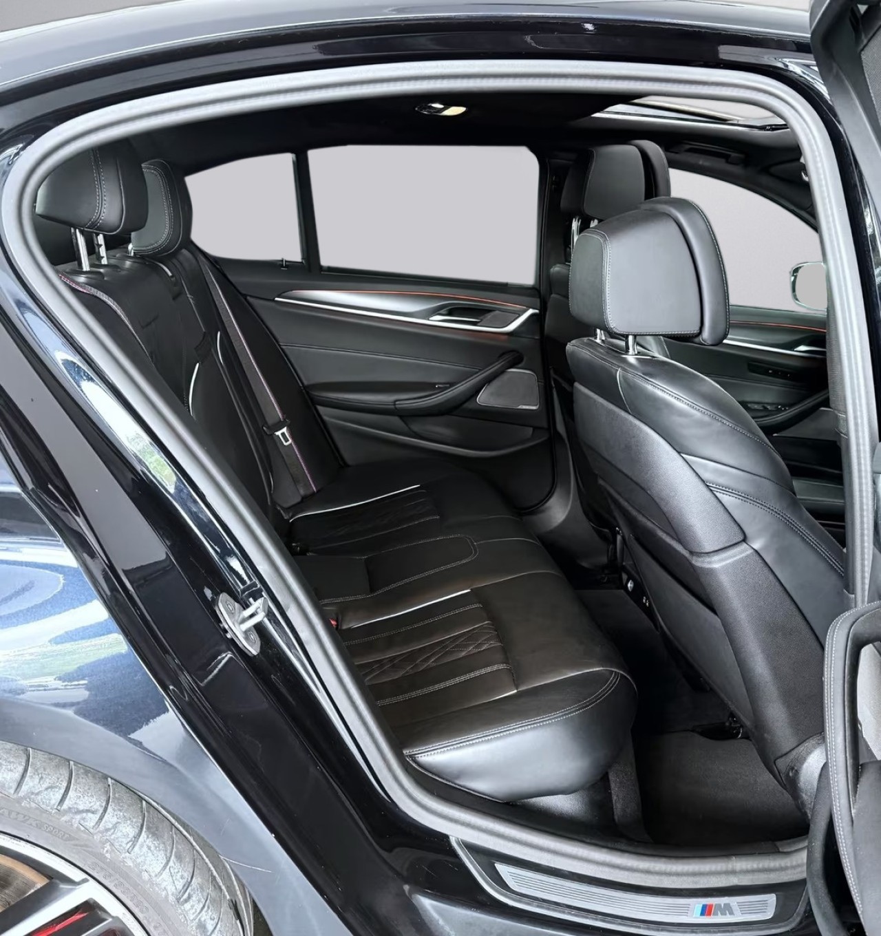 BMW Seria 5 545e xDrive M Sport - foto 17