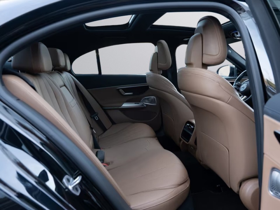 Mercedes-Benz E 220d 4MATIC AMG (5)