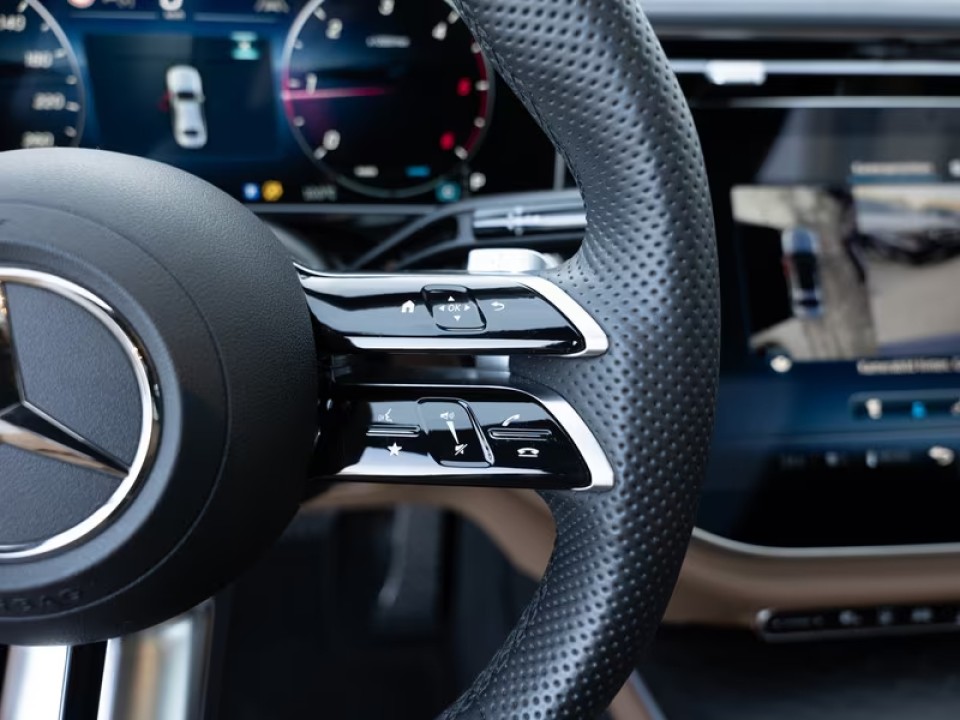 Mercedes-Benz E 220d 4MATIC AMG - foto 9