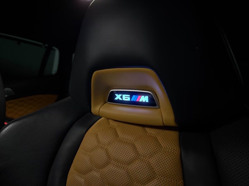 BMW X6 M Competition - foto 13