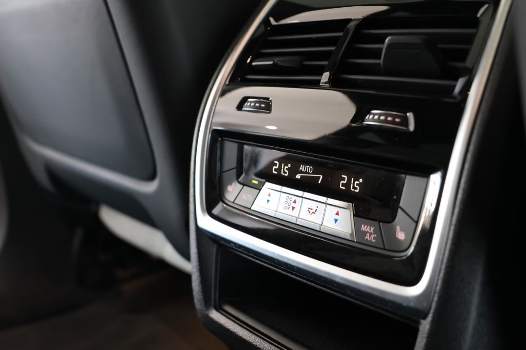 BMW X6 M Competition - foto 25