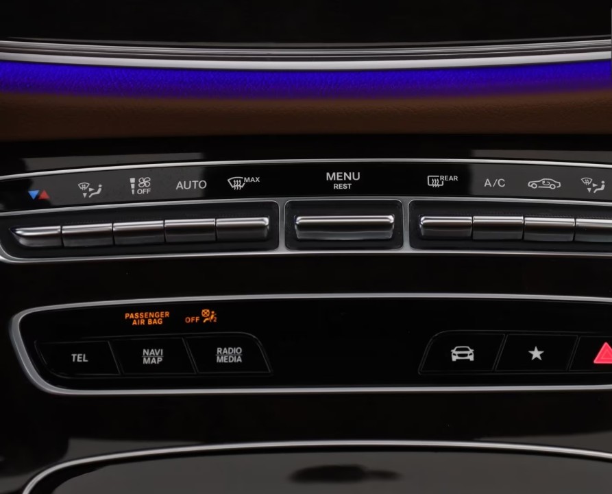 Mercedes-Benz E 220d AMG Line - foto 20